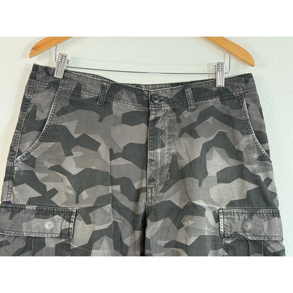 Patagonia Men’s Organic Cotton Camo Cargo Cargo Shorts Size 33 10” Inseam - Picture 3 of 10